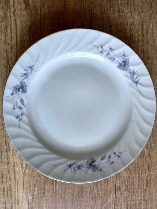 Сервиз за хранене, може по отделно чинии, златен кант и сини цветчета