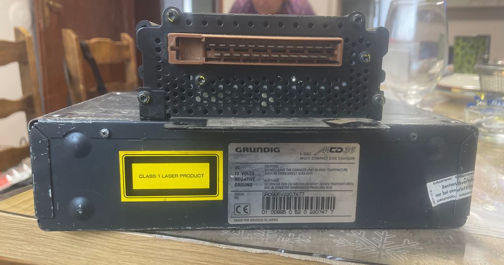 CD ченджър. Свалени от Ланчия -Либра.