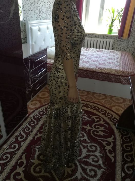 Продаю нарядное платье