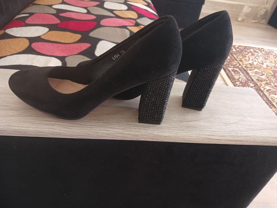 Продам туфли новые