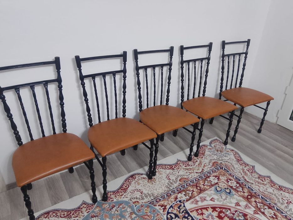 Стулья продаю срочно