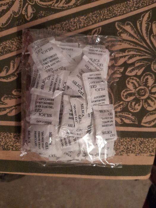 Продавам торбички за влага silikagel(DESSICANT)