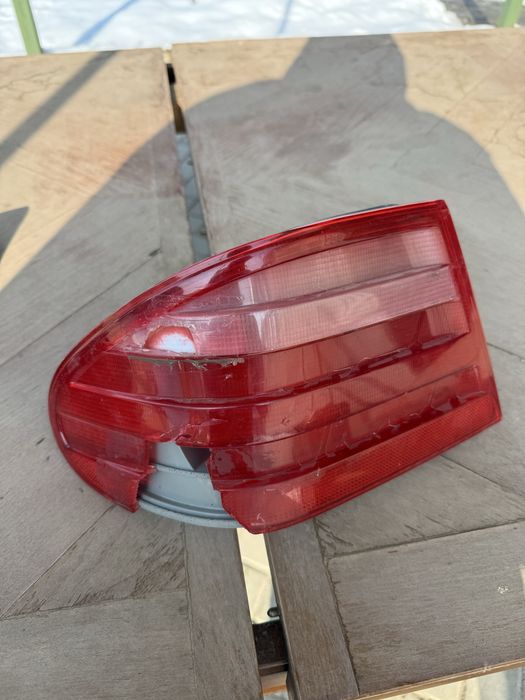 Фонарь задний на мерс 210