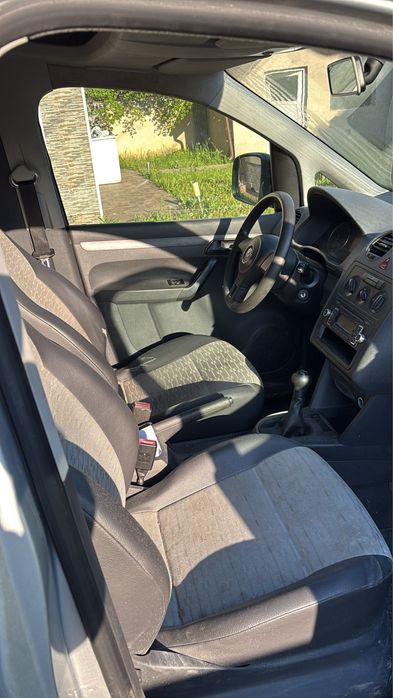 Vand autoutilitare  Vw cady an 2011 motor 1.2 benzina . Masina merge si arata bine .
