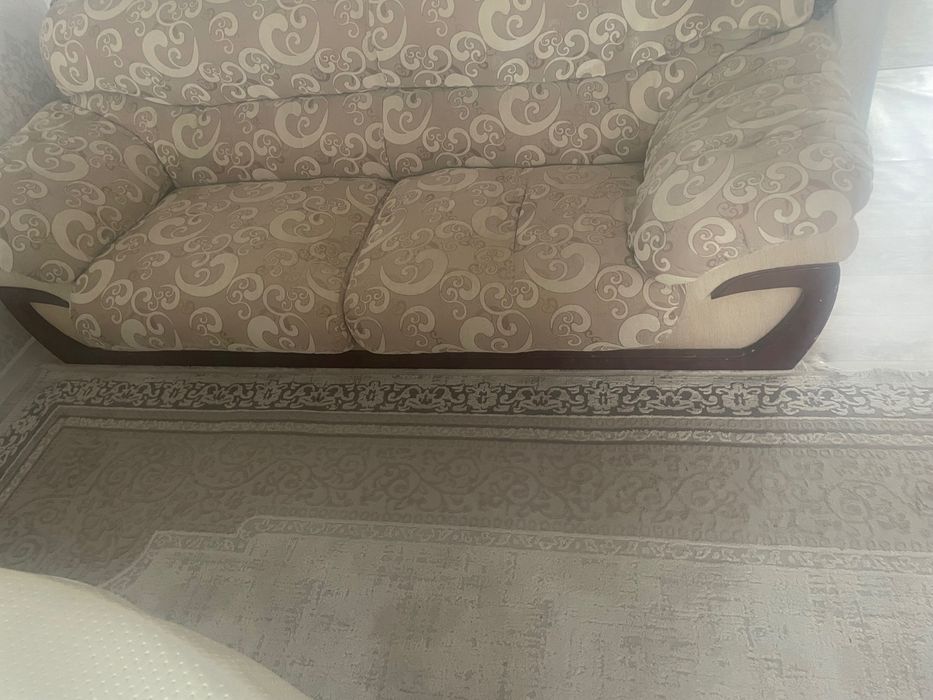 Продам два дивана и одно кресло