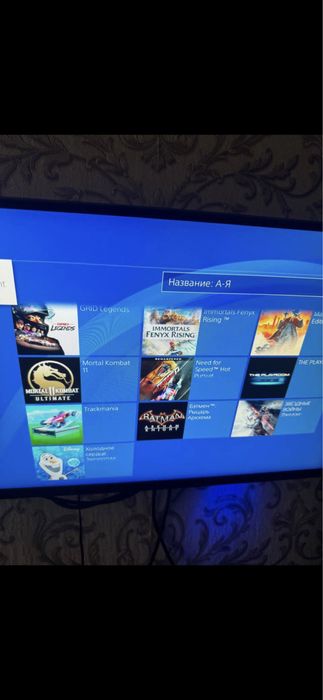 Продам playstation4 slim 1TB 2джестик и игры на борту как на фото