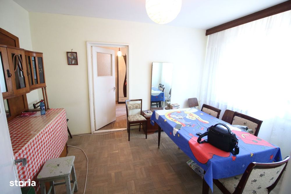Ap. 2 camere Micro 19, la capatul troleului, etaj 1, cu balcon