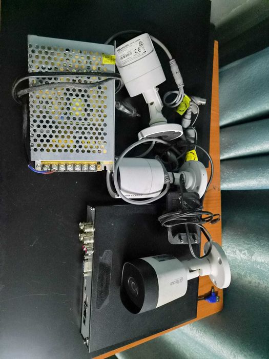 Sistem supraveghere video 3 camere + DVR + sursa 12v-5Ah