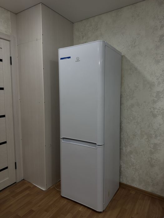 Холодильник Indesit