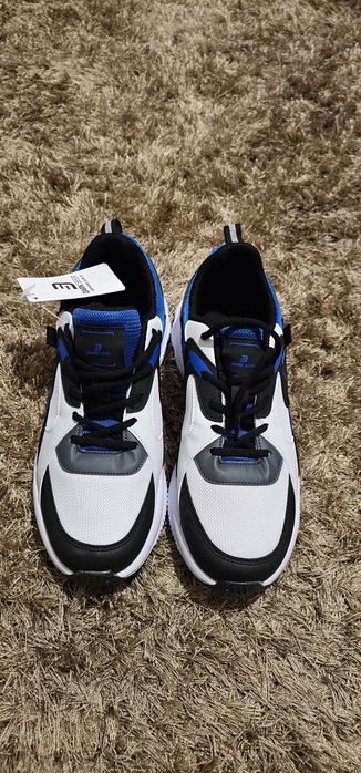 Vând adidasi mărimea 43