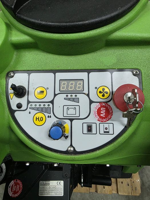 Професионална италианска почистваща машина за под IPC CT70