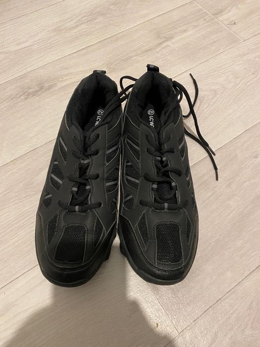 Ботинки и кросовки, новые, теплые.