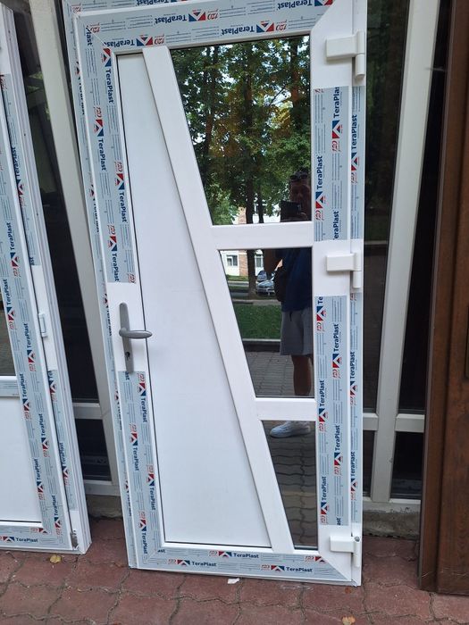 Uși,ferestre,termopan,pvc,aluminium