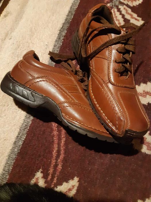 Pantofi noi 41
nefolositi de productie Ungaria