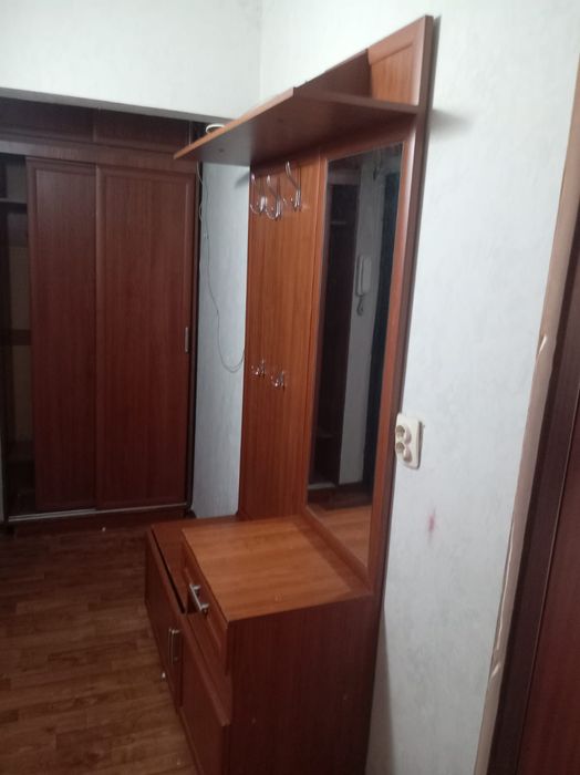 Продам прихожую шкаф