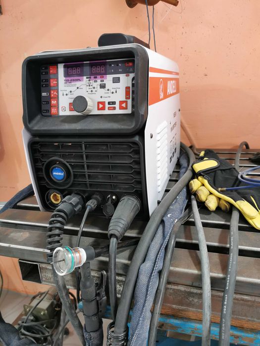 Сварка аргоном алюминия, нержавейки, чугуна и других цветных металлов.