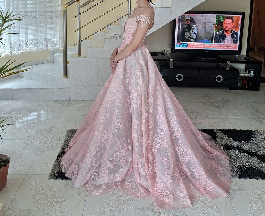 Абитуриентска рокля на Juliakontugruni