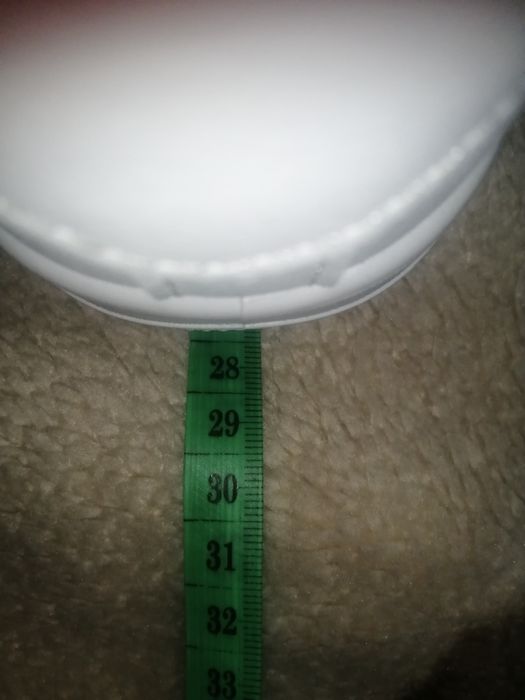 Продаю женские кроссовки