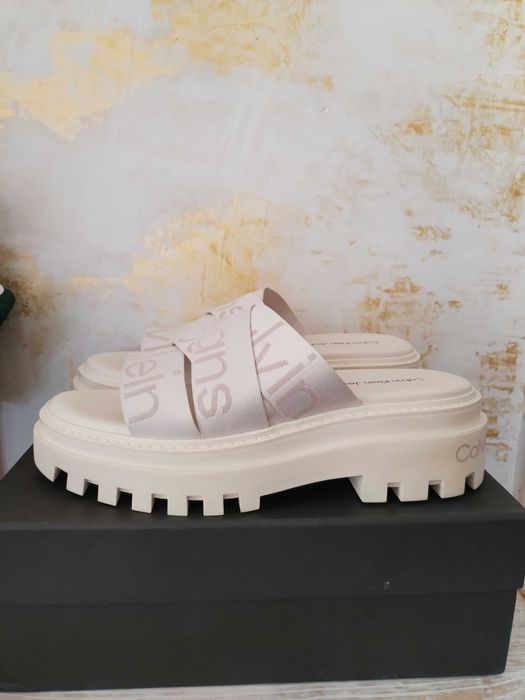 Оригинални нови чехли на Calvin Klein Jeans.