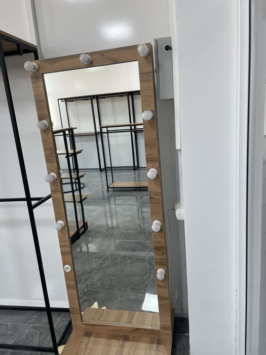 Продам напольное зеркало