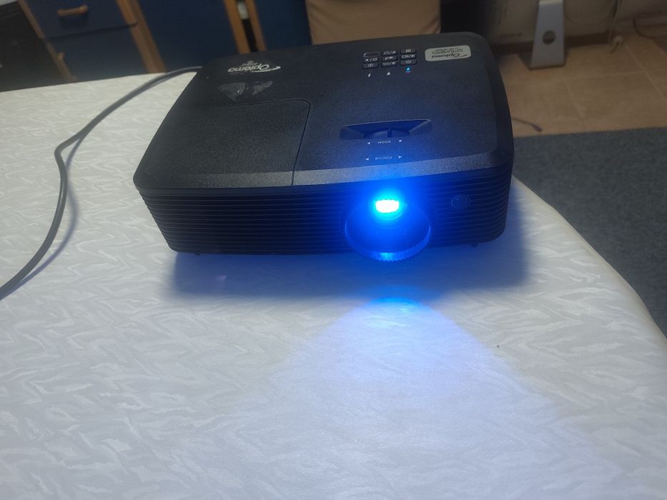 Проектор дальнофокусный