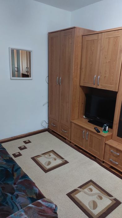 Închiriez apartament