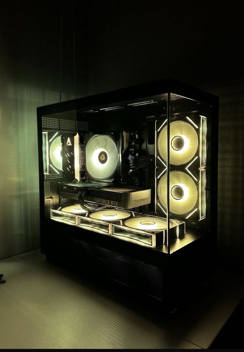 Carcasa gaming, sursa si ventilatoare RGB