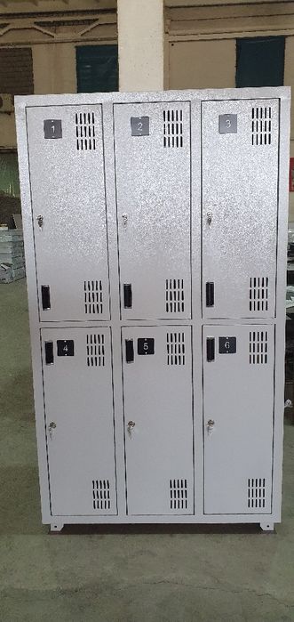 Разивалка и металлические шкаф