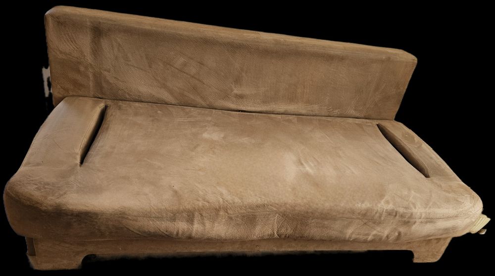 Диван в цвят капучино с функция за сън