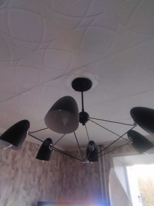 Продам современную люстру.