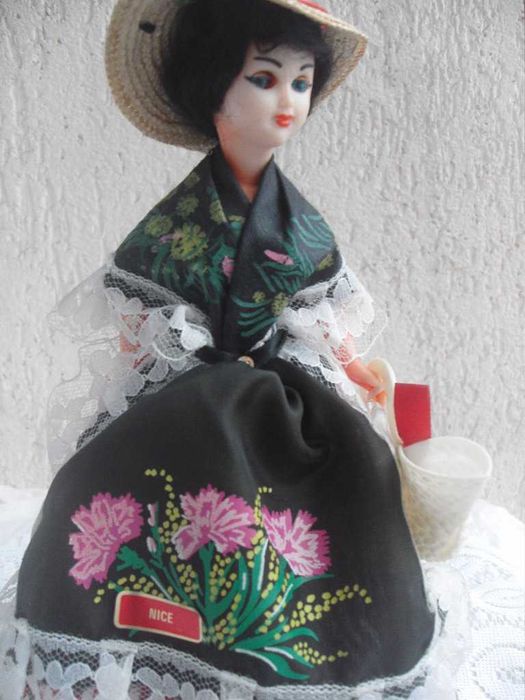 колекционерска френска кукла от региона на Ница