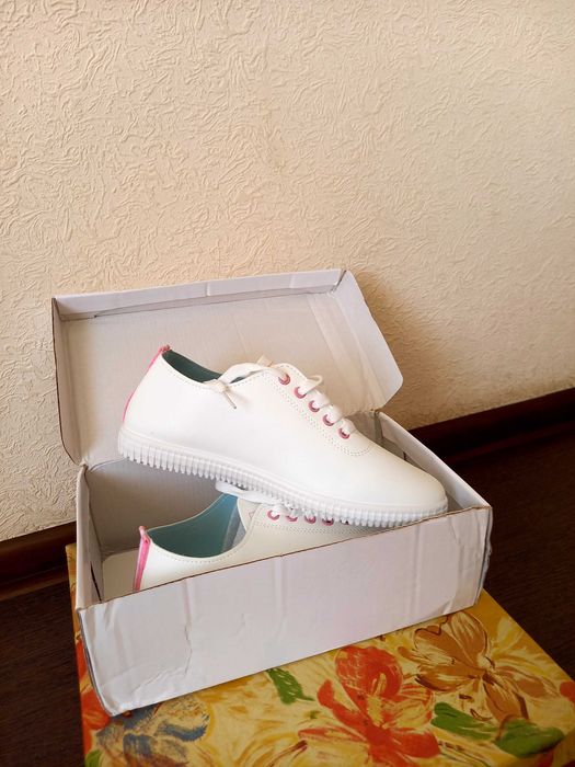 Продам кроссовки.