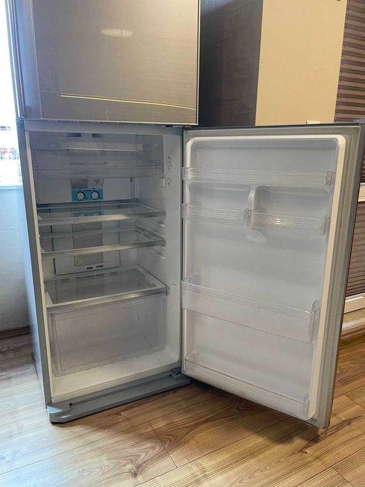 Хладилник Sharp - работещ