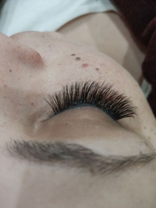 Наращивание ресниц и ногтей