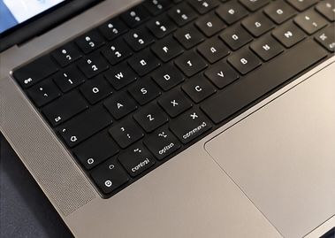 Apple MacBook Pro 14″ M1 Pro (2021) | 16GB RAM | 512GB SSD | Отличен