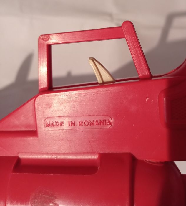 Vând/Schimb pistol de jucărie românesc din anii'80,funcționabil.