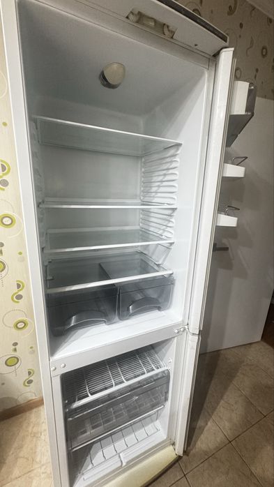 Продам холодильник Атлант