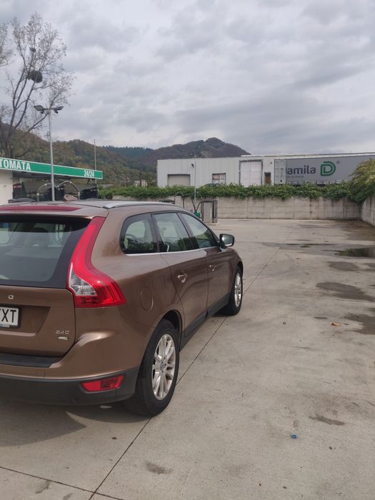 Volvo XC60 cutie manuala motor de 2.4  mașina este Ok fără probleme