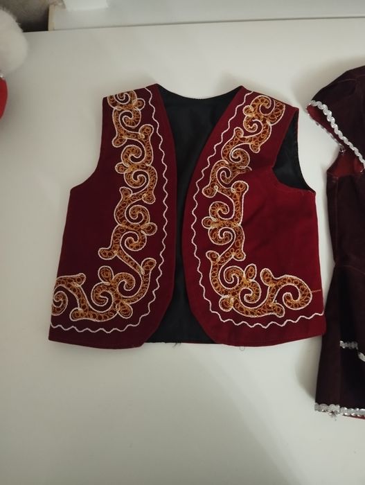 Продам жилет в национальном стиле