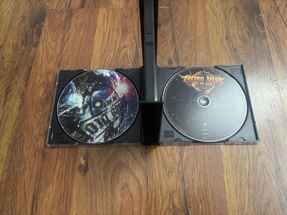 CD дискове с различна музика