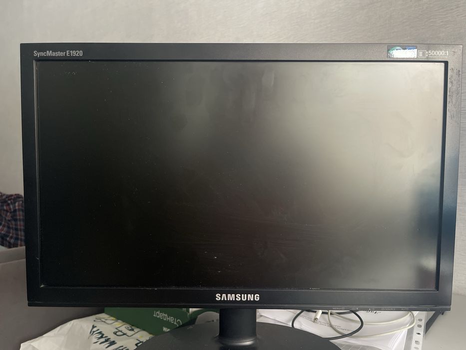 Монитор Samsung SyncMaster E1920