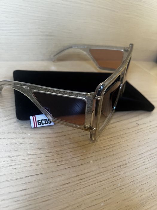 Слънчеви  очила  GCDS