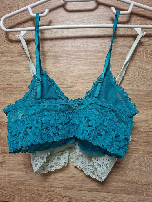 Set 2 sutiene dantela superbe, impecabile, marime B70