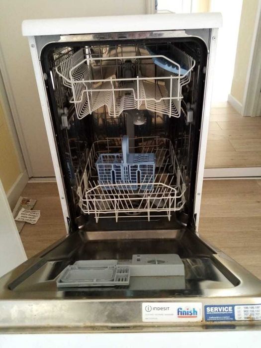 Продаю посудомоечную машину INDESIT