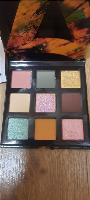 Paleta fard avon Nouă