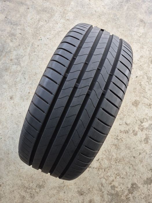 O bucată 225/45 R17 vară - una Bridgestone Goodyear