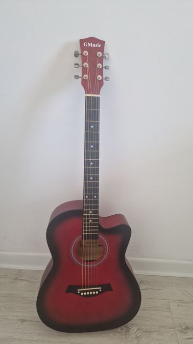 Продам акустическую гитару