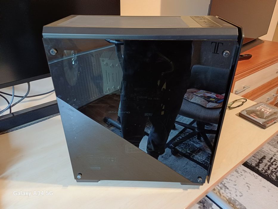 Carcasa PC Mid tower [sticla temperata]
