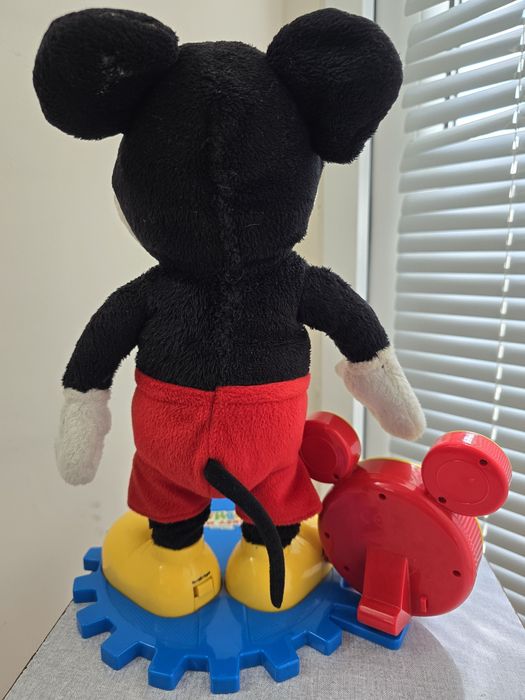 Мики Маус разказвач на приказки на италиански език