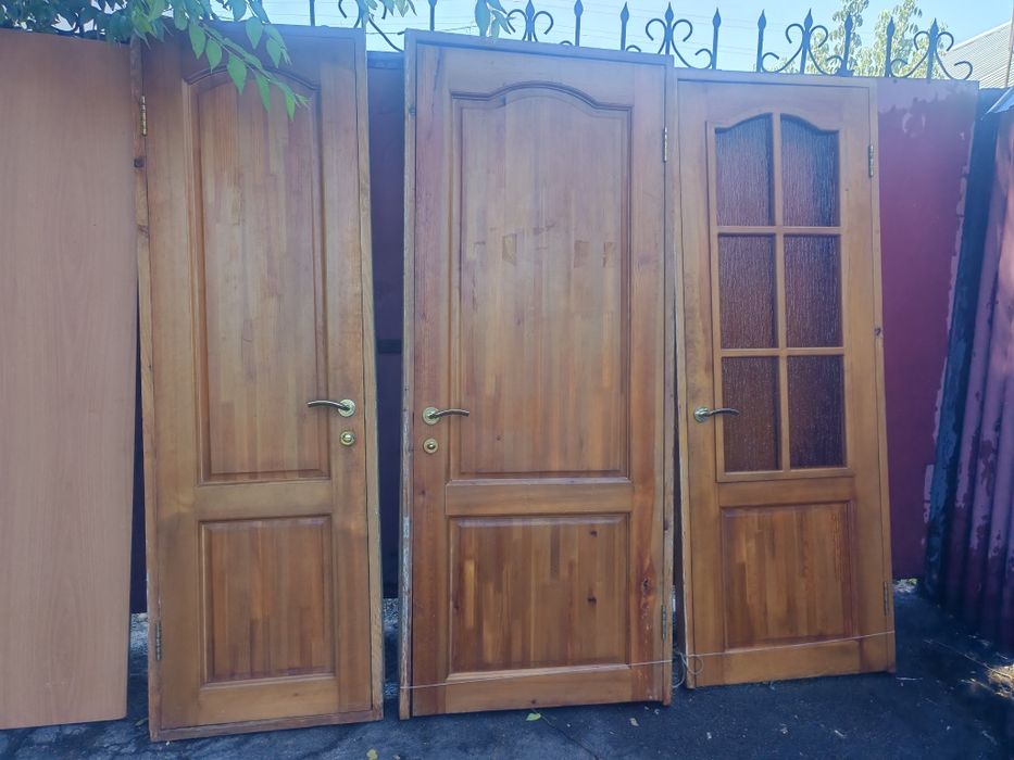 Продам двери из массива дерева